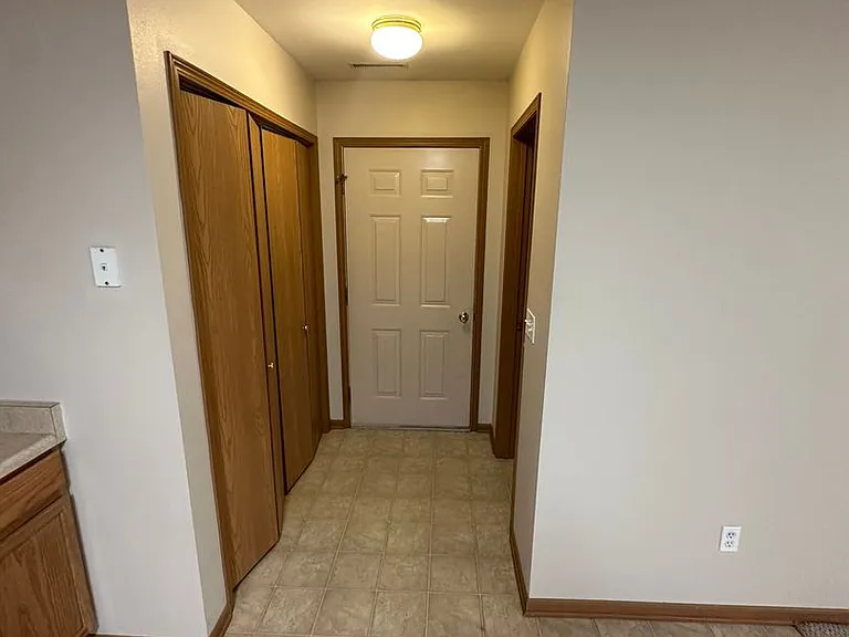 Kruse - 3209-11 Polaris Dr. — Photo 7
