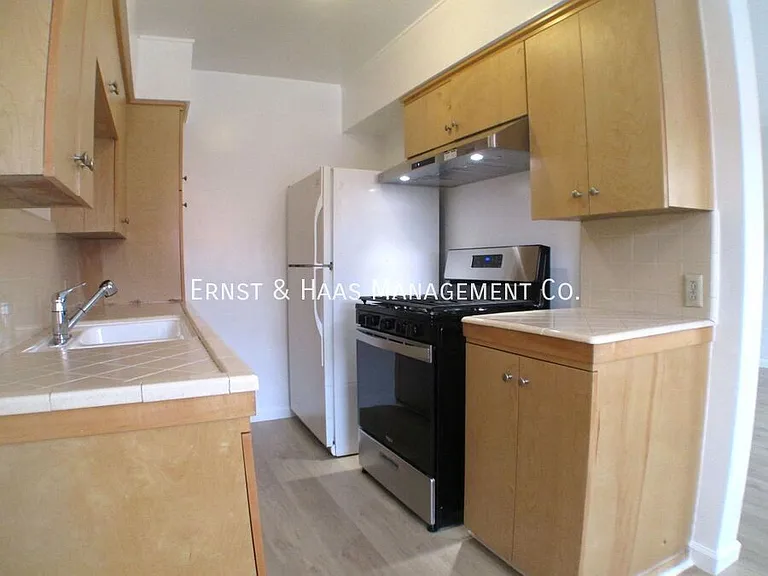 2735 E Broadway #3 — Photo 7