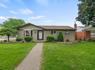 40362 Hamilton Dr, Sterling Heights, MI 48313