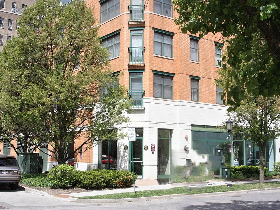 Welcome to 125 N. Euclid, Unit 405!