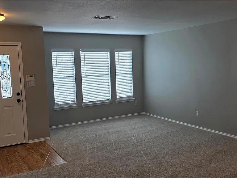 3037 Bradford Park Dr — Photo 4