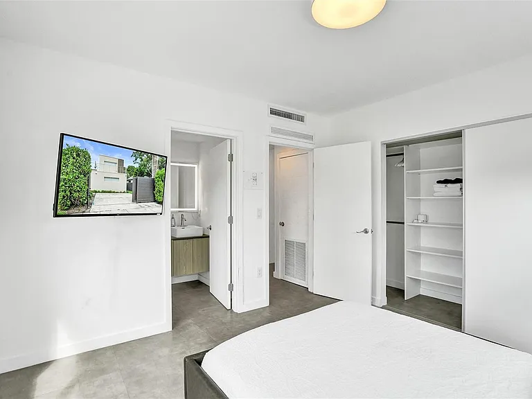 1601 NW 6th Ave — Photo 10