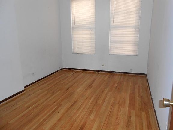 2nd image of 2525 N Lincoln Ave Ste 1