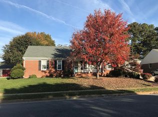 816 Sycamore Ln, Chesapeake, VA 23322