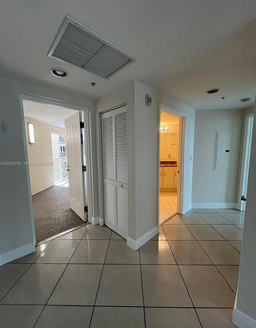 Downtown Dadeland Condo N — Photo 4