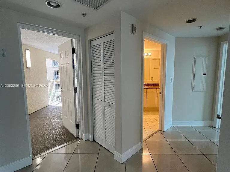 7275 SW 90th Way #312 — Photo 4
