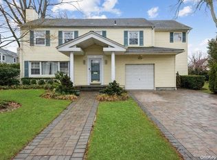 50 Oxford Blvd, Great Neck, NY 11023