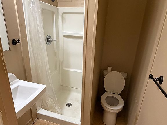 4th image of 408 Neosho St #1