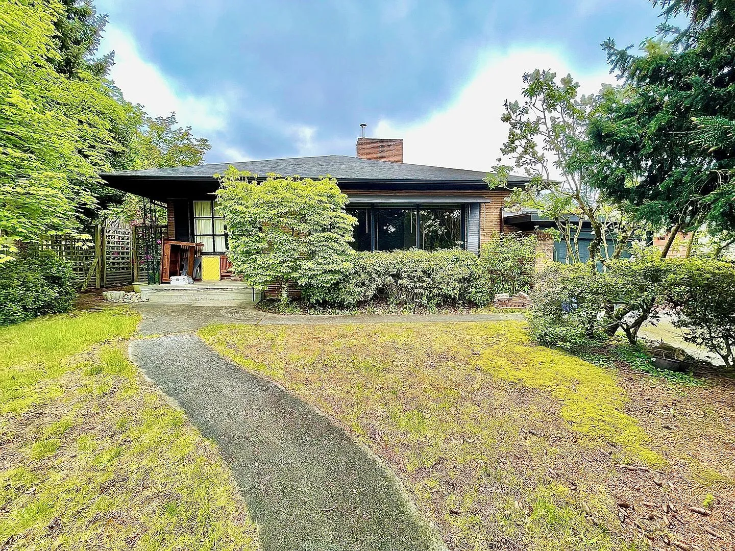 Charming home on quiet street, great location — Photo 1