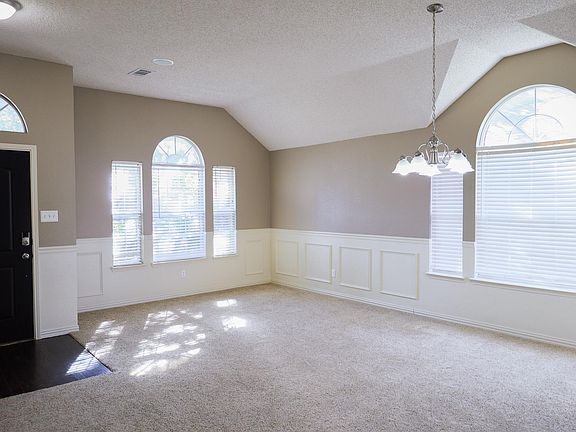 3rd image of 10912 Robincreek Ln