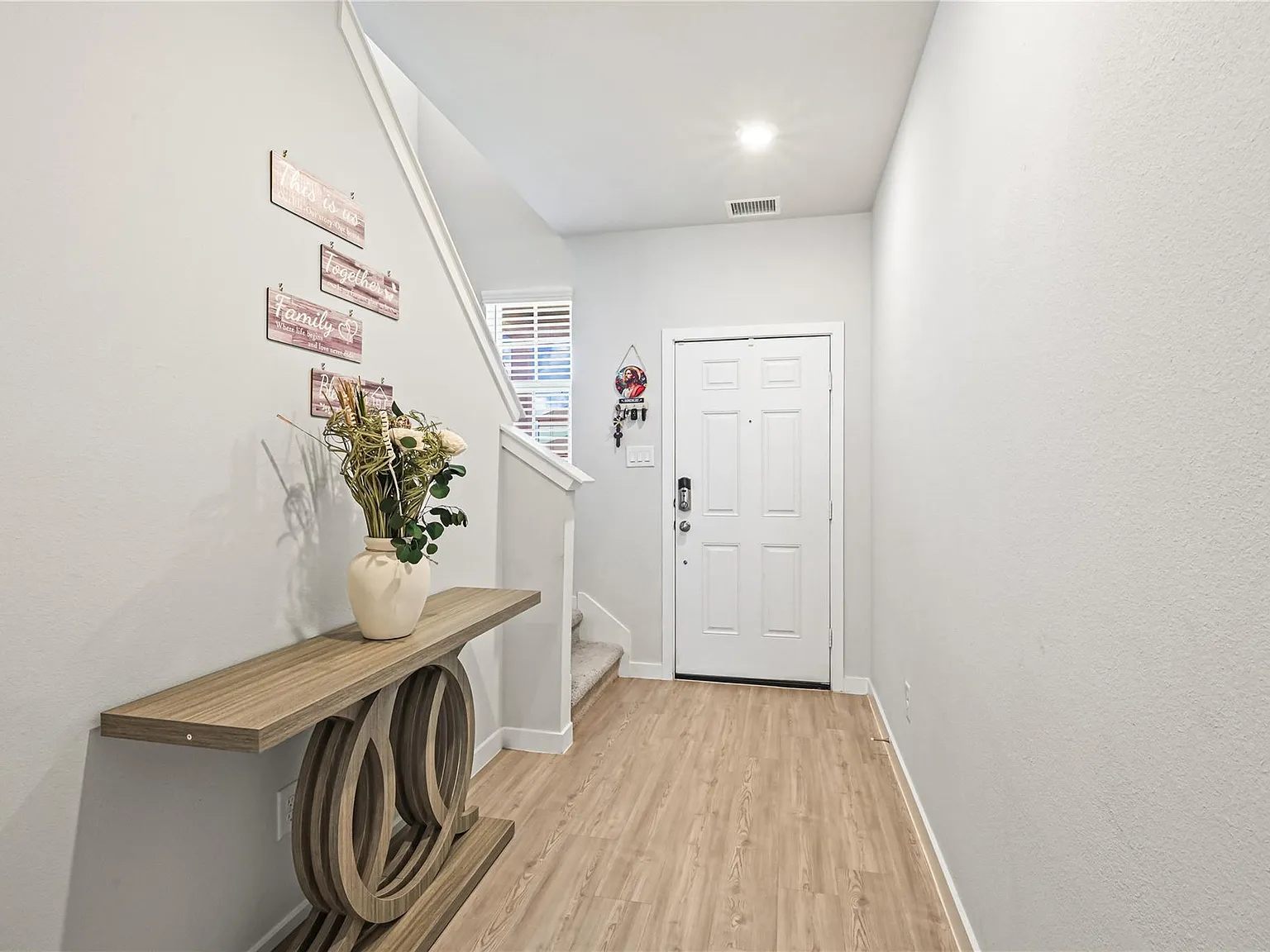 4 bed, 2.5 bath, 1897 sqft, $1,995 — Photo 4