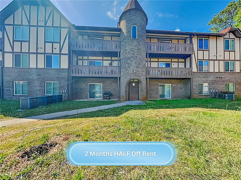 1020 Camelot Dr — Photo 1