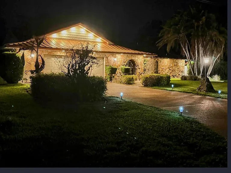 465 SE Naranja Ave — Photo 3