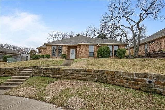 1st image of 1114 Crestwood Ct