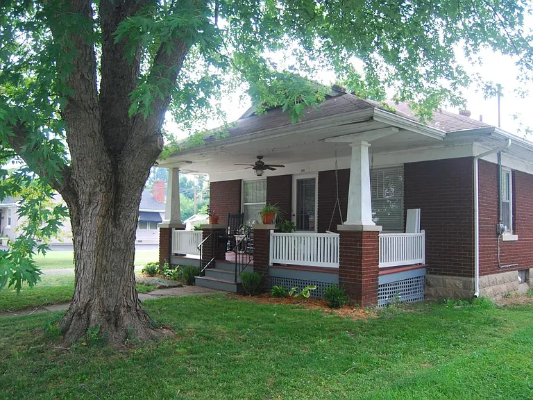 208 Sherman Ave — Photo 2