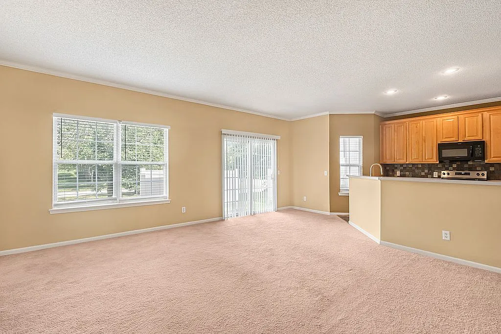 3 bed, 2.5 bath, 1750 sqft, $2,550 — Photo 4