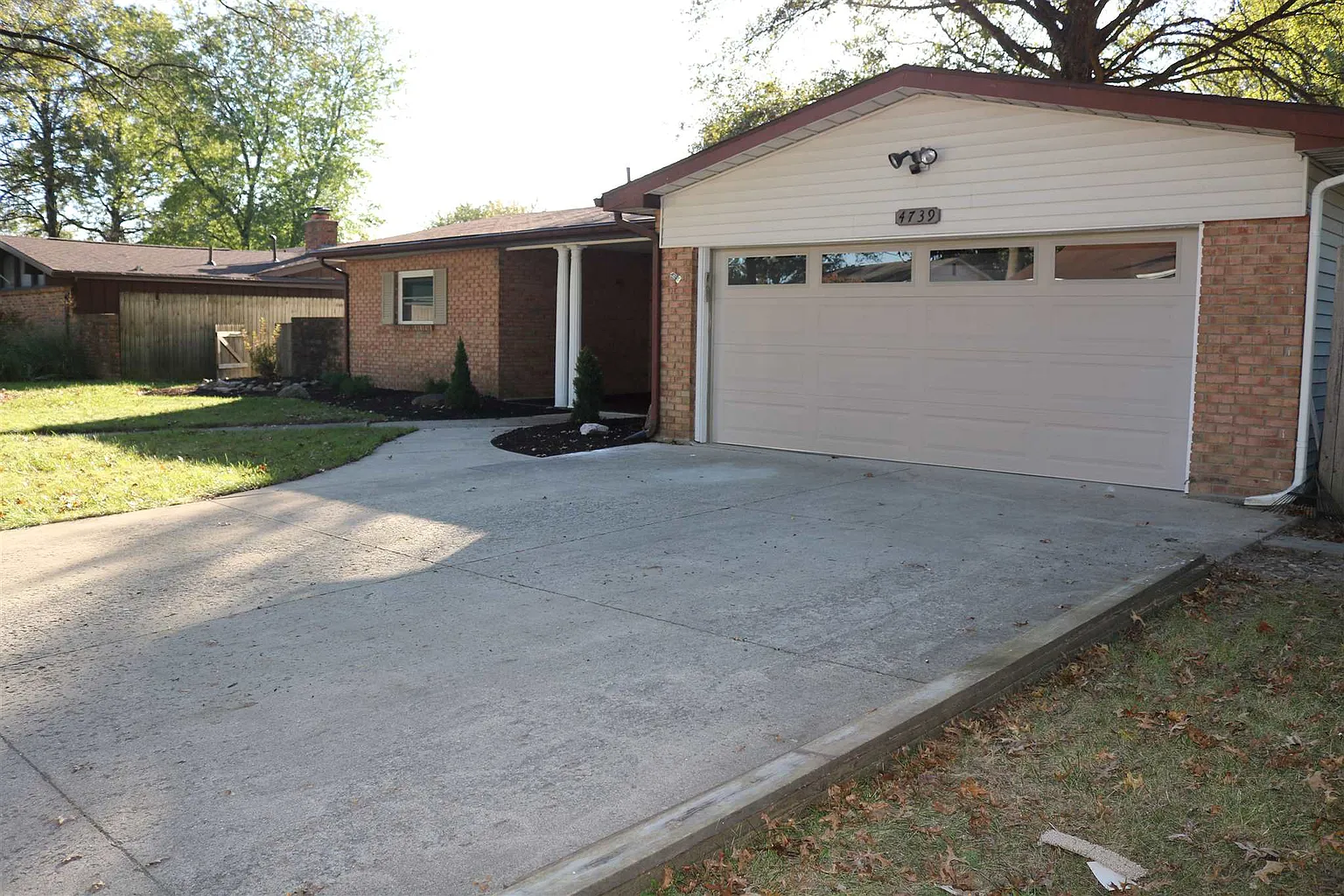 4739 Imperial Park Dr photo 1