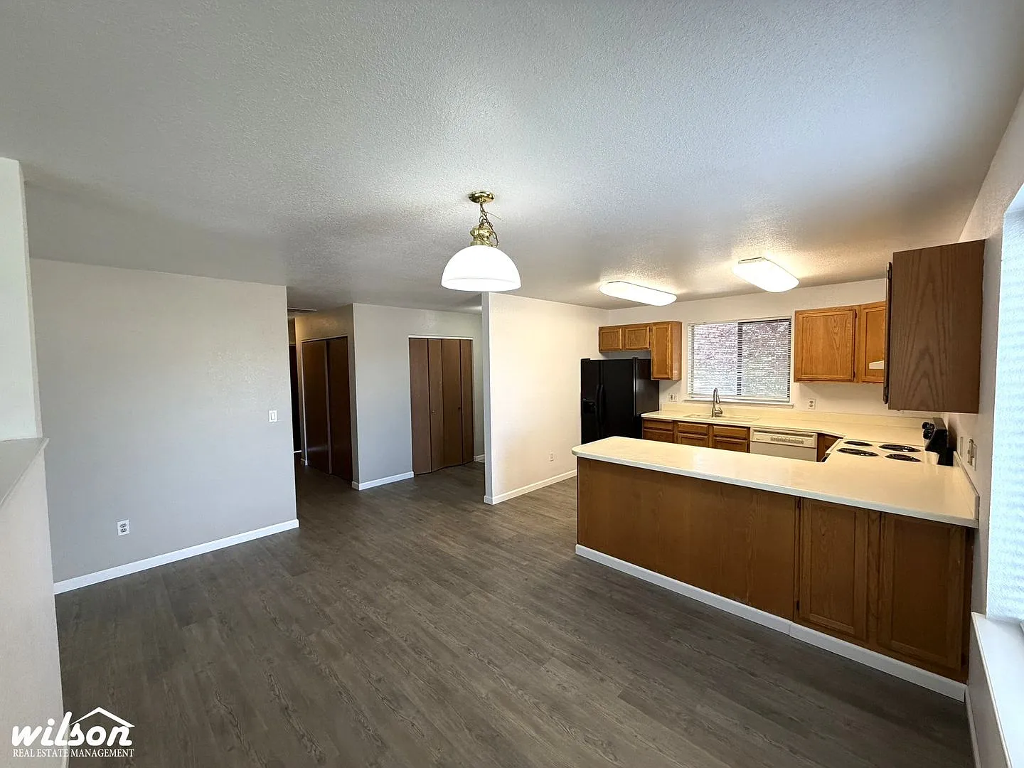 Hilltop 3-Bedroom Home with Scenic Orchard Views — Photo 2