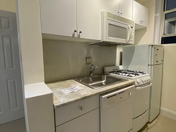4th image of 56 W 65th St #22J