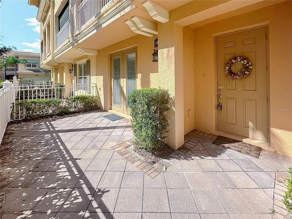 3 bed, 3.5 bath, 2187 sqft, $3,100 — Photo 3