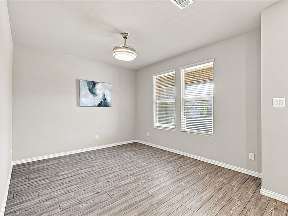 5th image of 3316 Kingsdown Dr