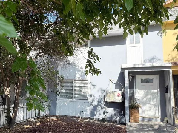 989 Palm Cir, Tracy, CA 95376