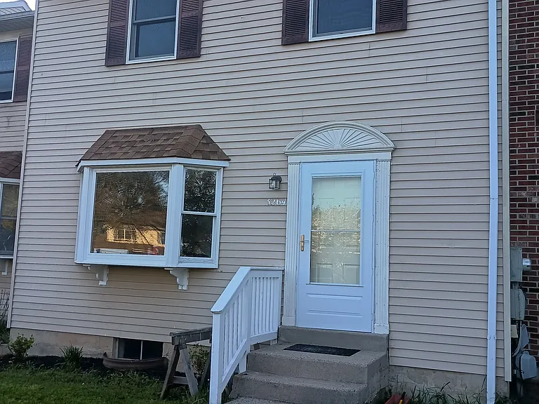 3264 Roxbury Rd — Photo 1