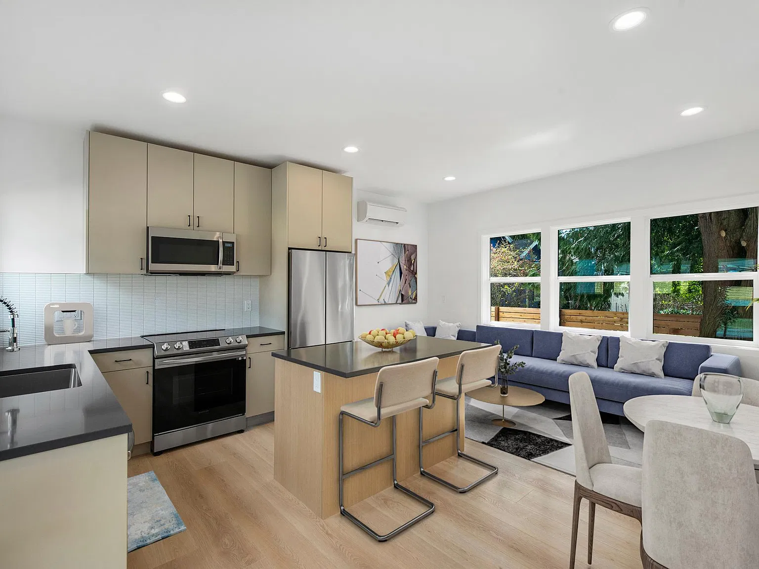 2 bed, 1.5 bath, 1055 sqft, $3,600 — Photo 3