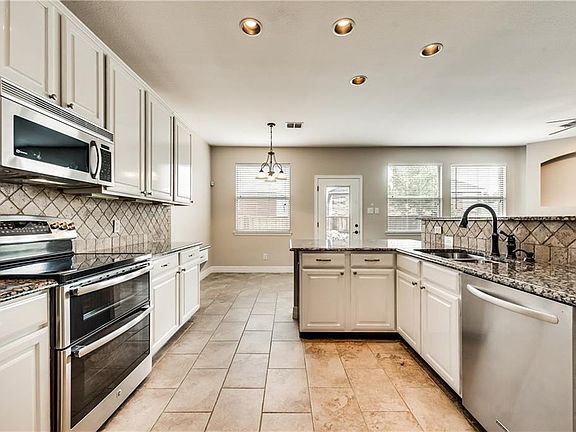 5th image of 2204 Sheldon Dr