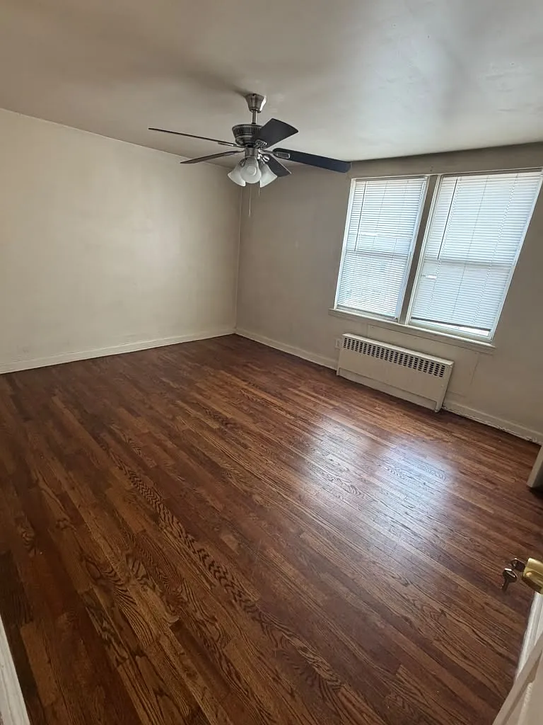 3 bed, $1,900 — Photo 2