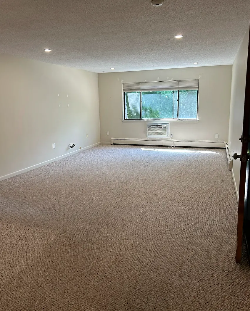 2 bed, 900 sqft, $2,400 — Photo 2