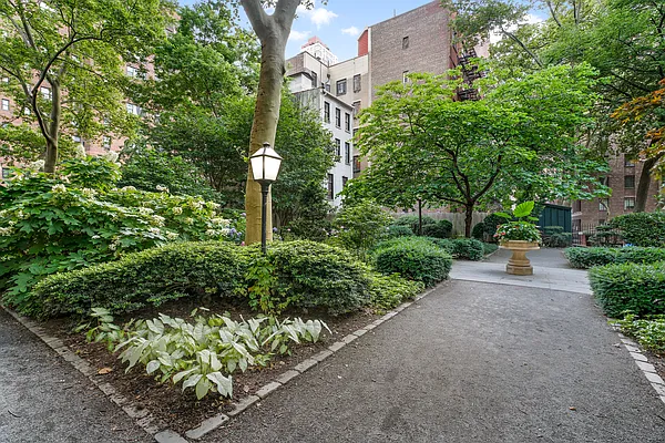 Sold by R New York | media 16