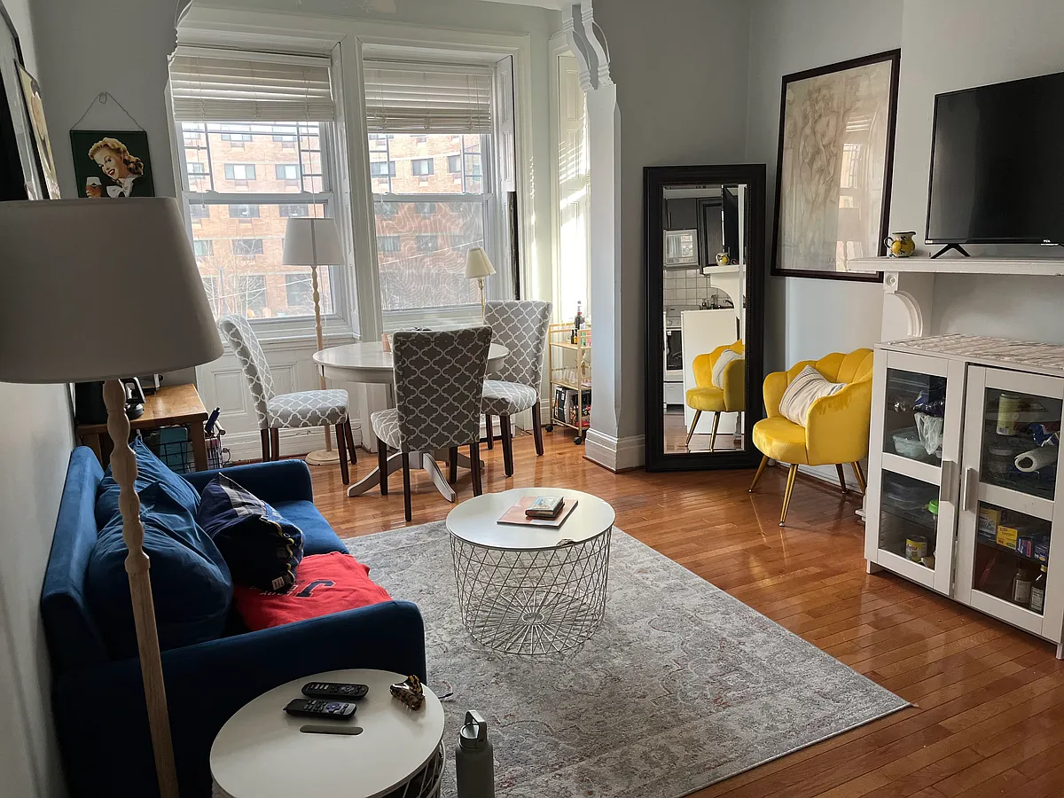 Building Photo - 3306 Arch St #2F