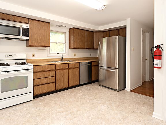 Eat in 4pc Kitchen