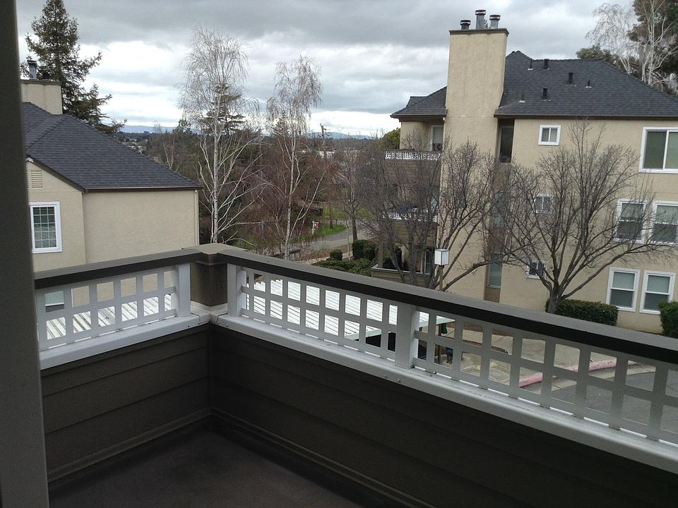 End Unit on Top Floor (2nd Floor)