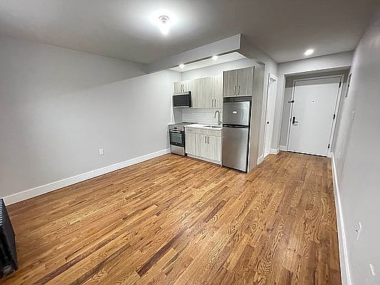 2nd image of 195 Underhill Ave #5R