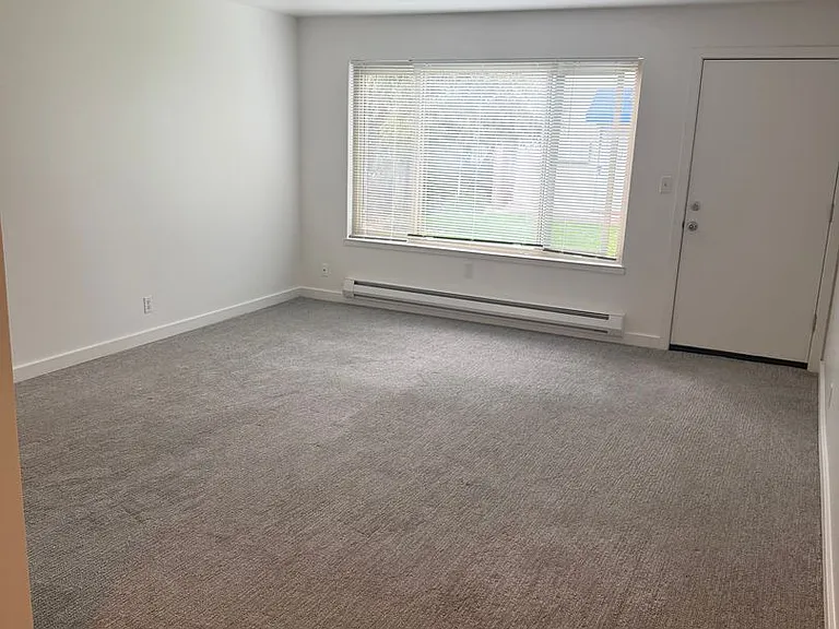 3615 & 3621 Town Home Apartments — Photo 13