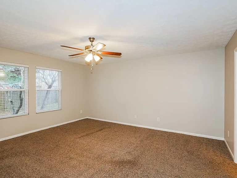 3005 Fieldstone Ct — Photo 8