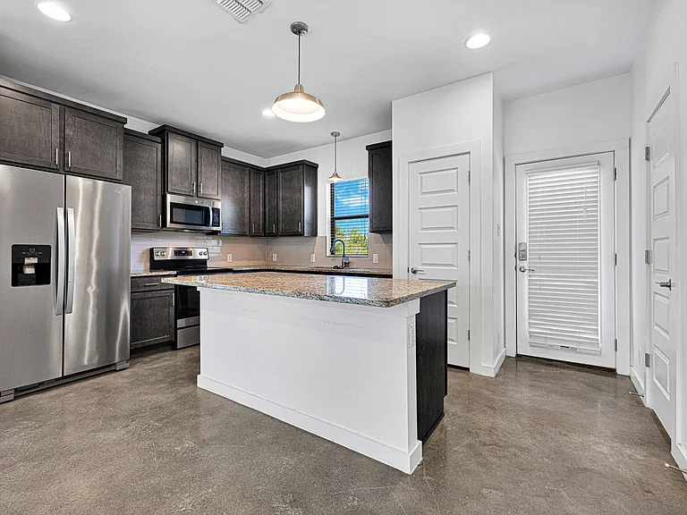 1162 N Olive St — Photo 9