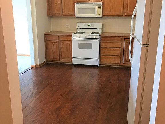 3rd image of 5555 N Cumberland Ave Unit 505