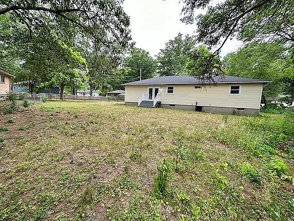 3rd image of 501 Lakeview Blvd