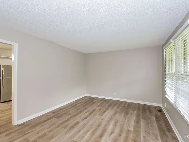 3912 Scotwood Dr — Photo 6