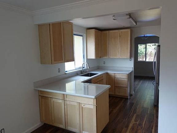3rd image of 257 Orchard Ave