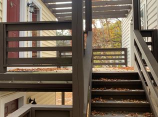 10037 Oakton Terrace Rd, Oakton, VA 22124