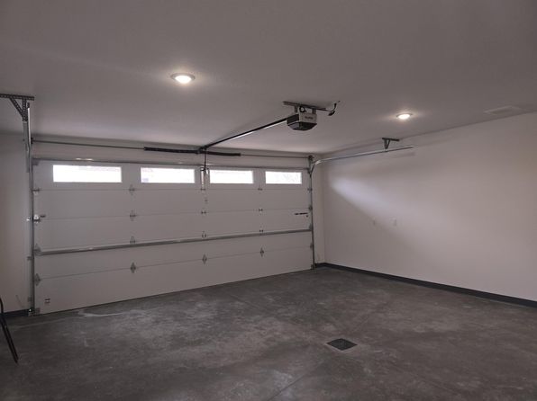 709 Washington St #3, Decorah, IA 52101