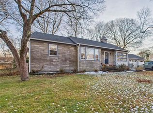 106 Pettaquamscutt Lake Rd, Narragansett, RI 02882