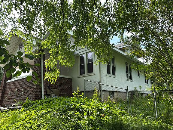 2nd image of 1925 Brown Pl