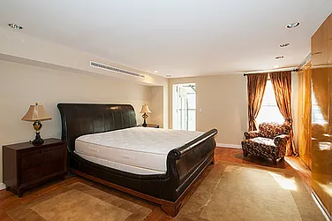 Rented by R New York