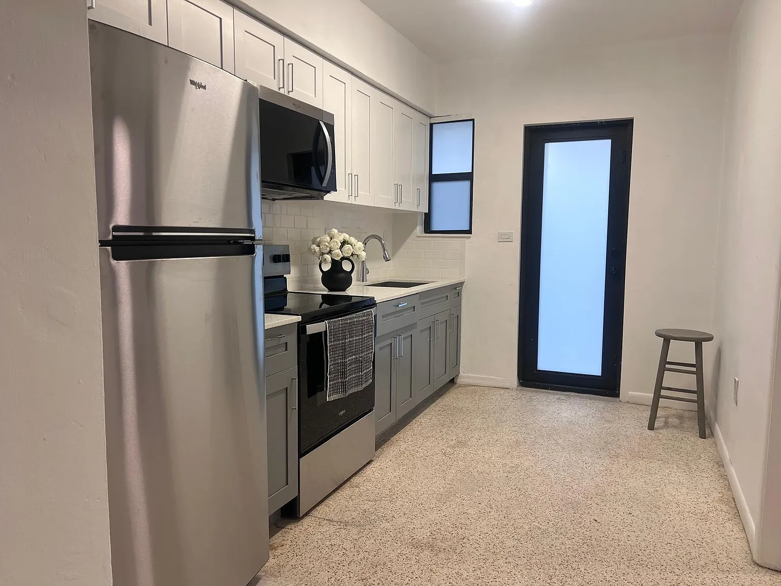 2 bed, 1.0 bath, 600 sqft, $1,685 — Photo 3