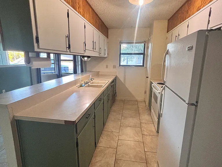 849 Michelle Dr — Photo 5